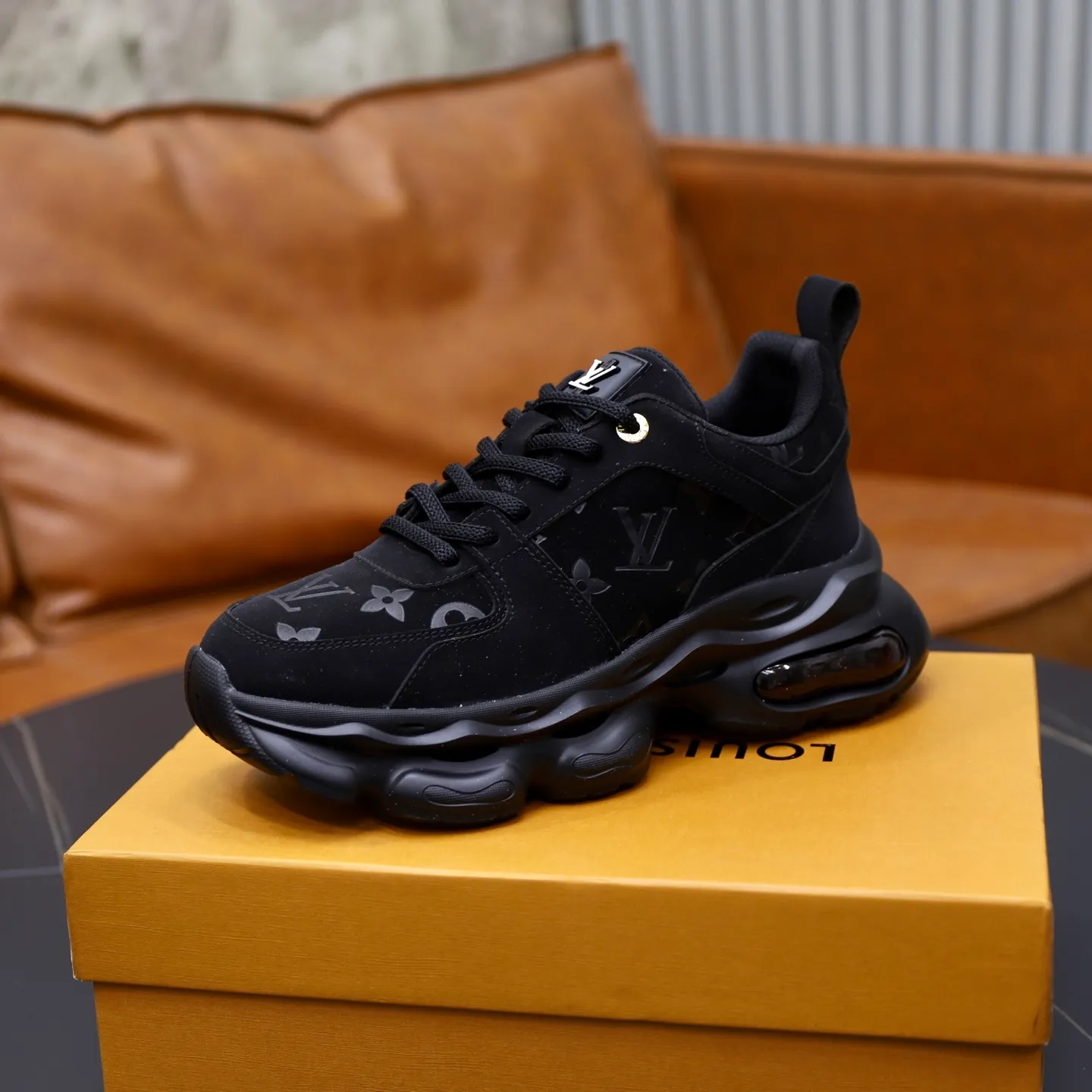 Ex-factory price: 462💰🙅‍♂️🙅‍♂️🙅‍♂️ Brand: Louis Vuitton Standard code: 38-44 (45 customized) Grade: Same as the official website Material: Original cowhide splicing fabric Comfortable and breathable lining Lightweight, soft and wear-resistant outsole Style category: Men's fashionable casual shoes Running sneakers Distinguished luxury brand elements Top luxury Color: actual picture color